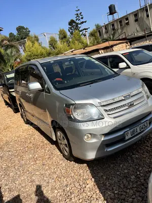 Toyota Noah 2.0 FWD (8 Seater) 2006 Silver