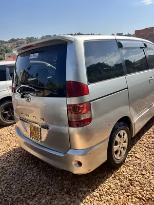 Toyota Noah 2.0 FWD (8 Seater) 2006 Silver
