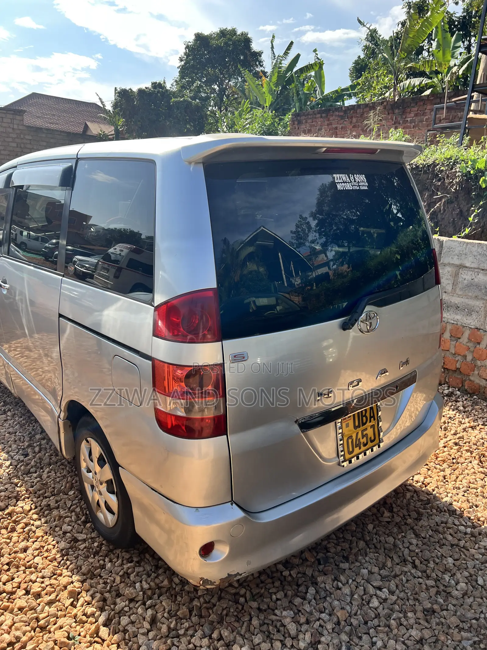 Toyota Noah 2.0 FWD (8 Seater) 2006 Silver