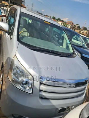 Toyota Noah 2013 Silver