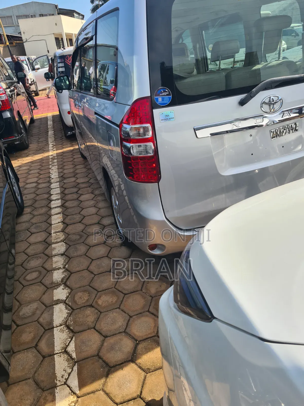 Toyota Noah 2013 Silver
