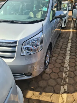 Toyota Noah 2013 Silver