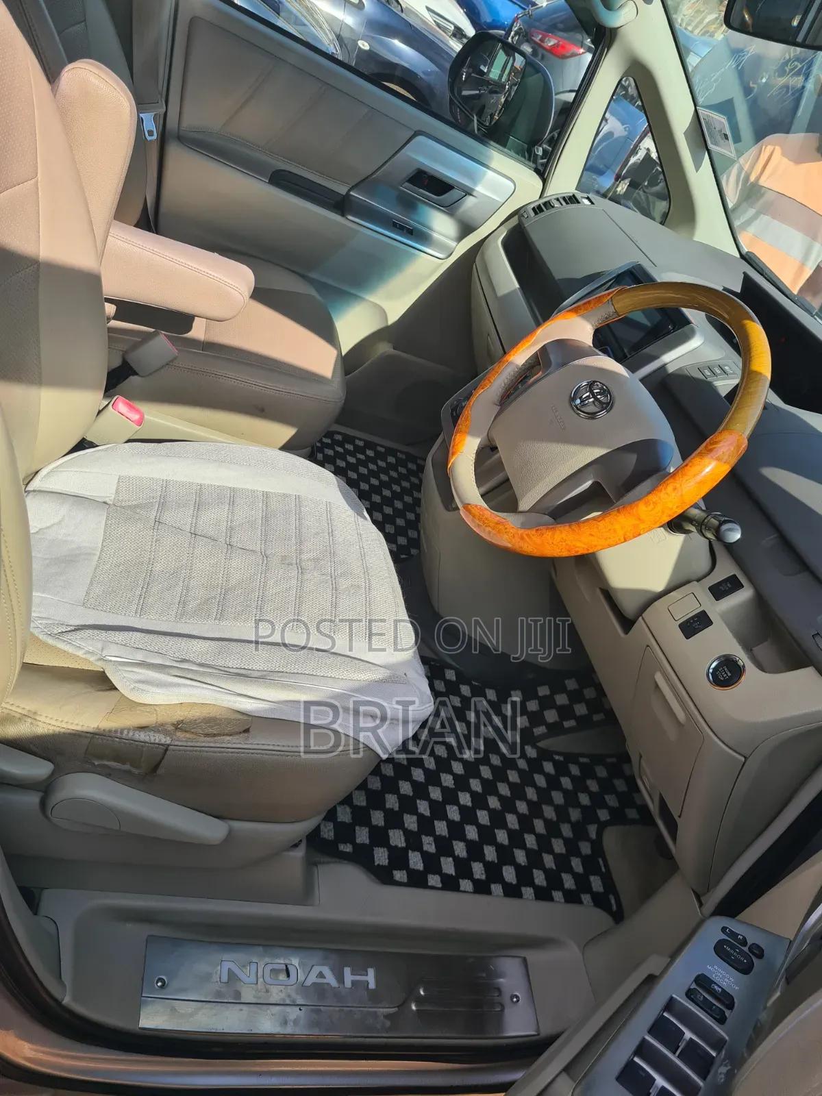 Toyota Noah 2013 Silver