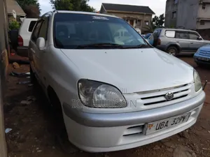 Toyota Raum 2001 White