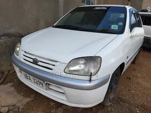 Toyota Raum 2001 White
