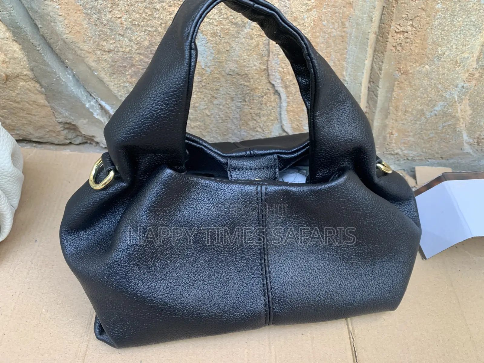 23 Lady Bags for Sell at Wholesale