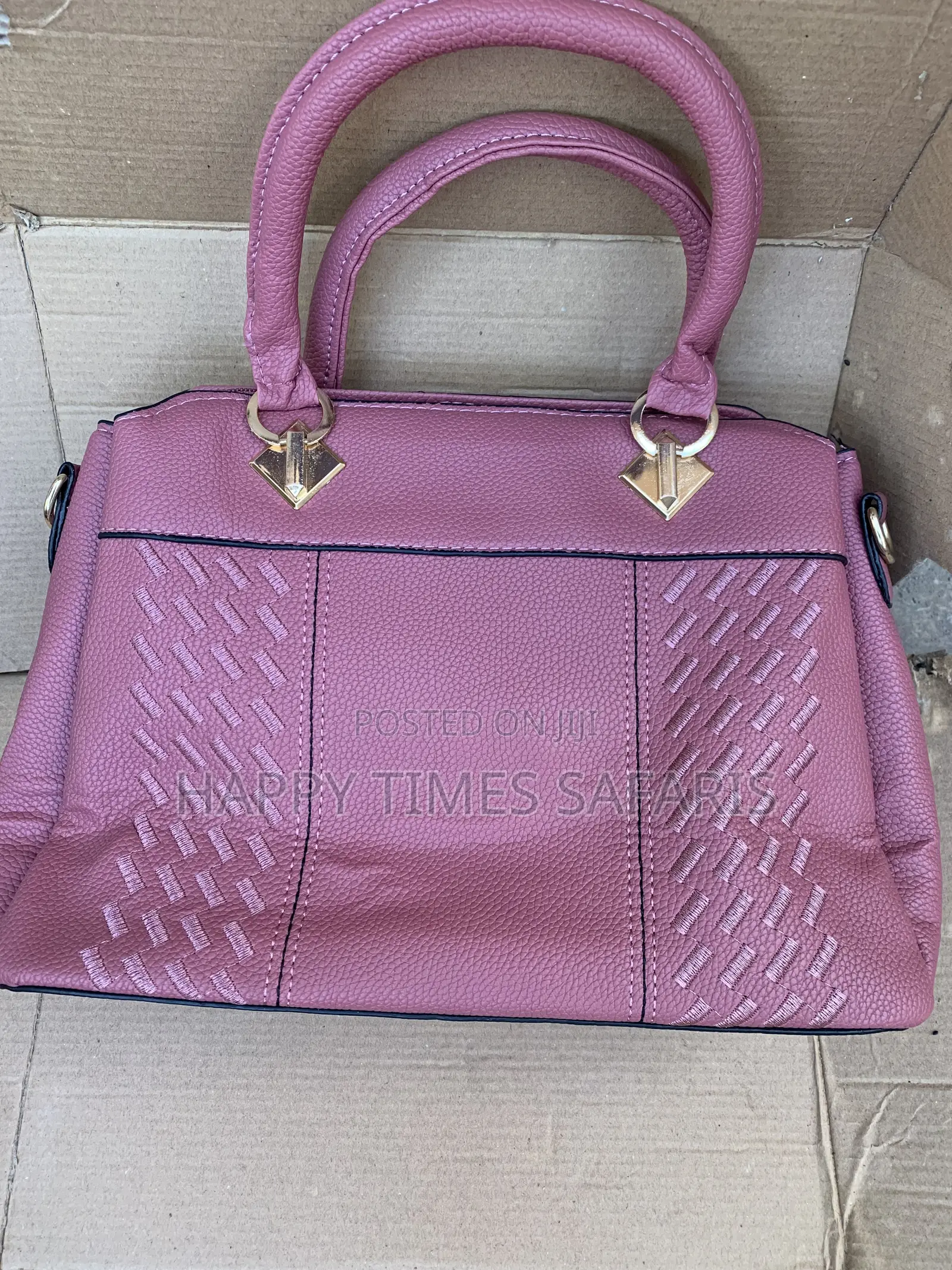 23 Lady Bags for Sell at Wholesale