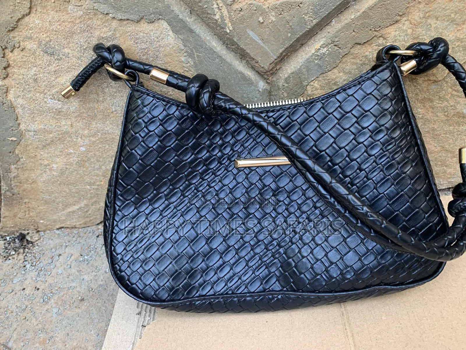 23 Lady Bags for Sell at Wholesale