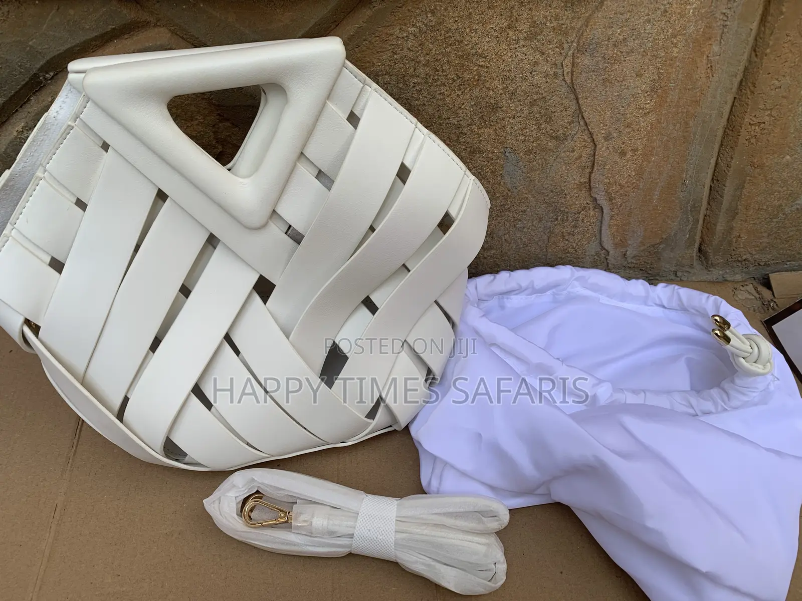 23 Lady Bags for Sell at Wholesale