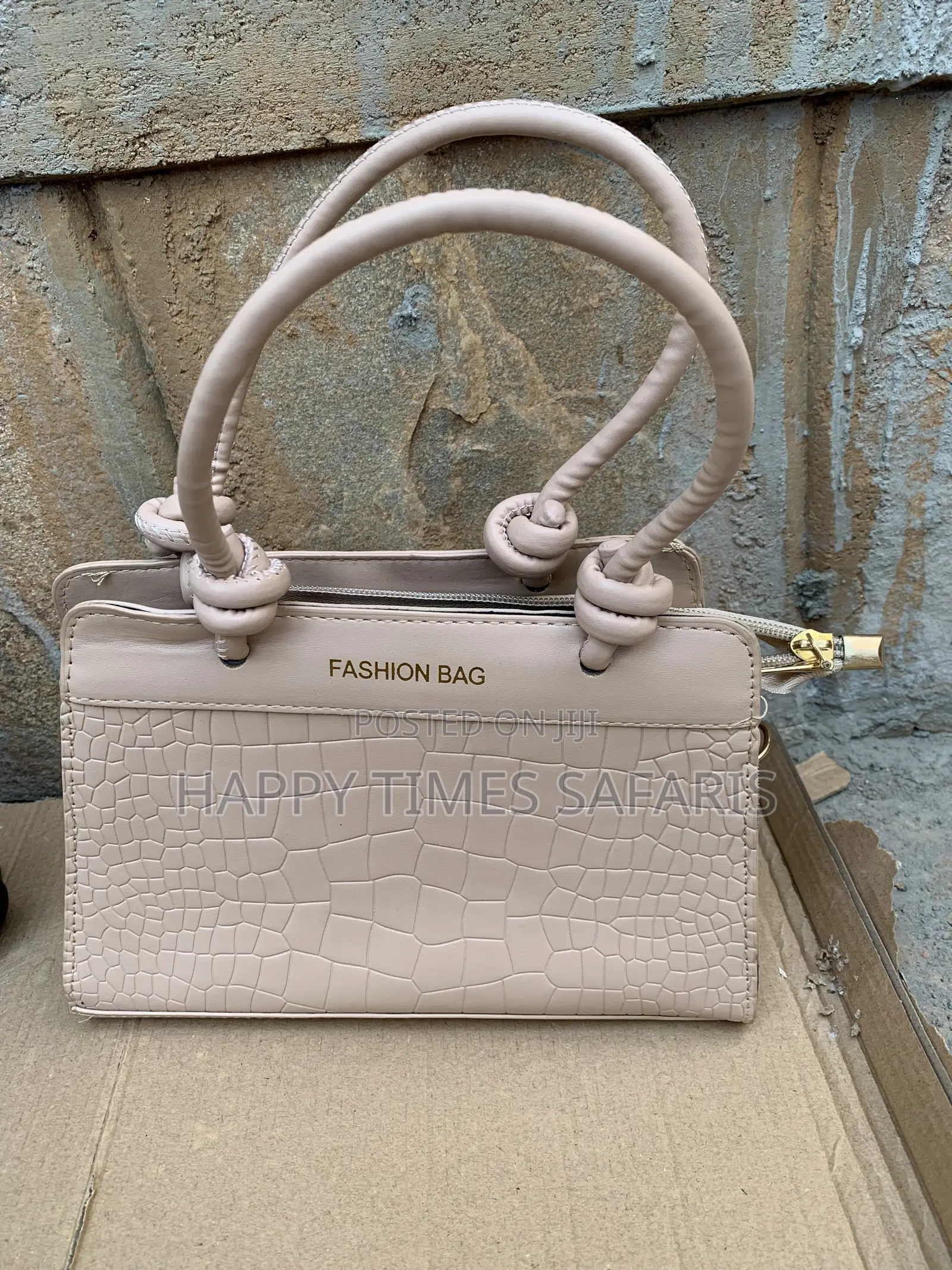 23 Lady Bags for Sell at Wholesale