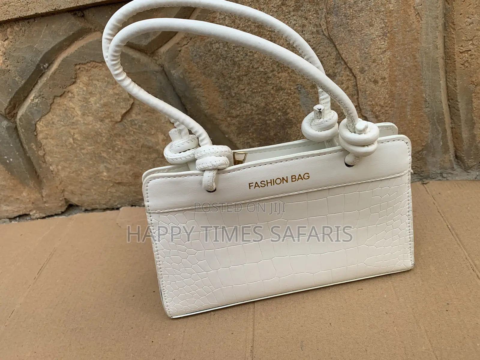 23 Lady Bags for Sell at Wholesale