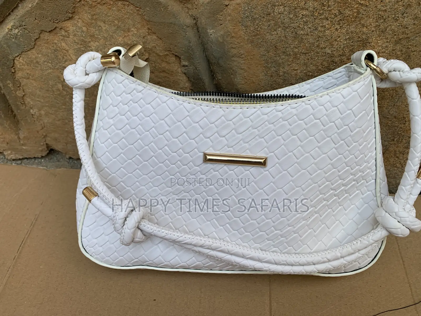 23 Lady Bags for Sell at Wholesale