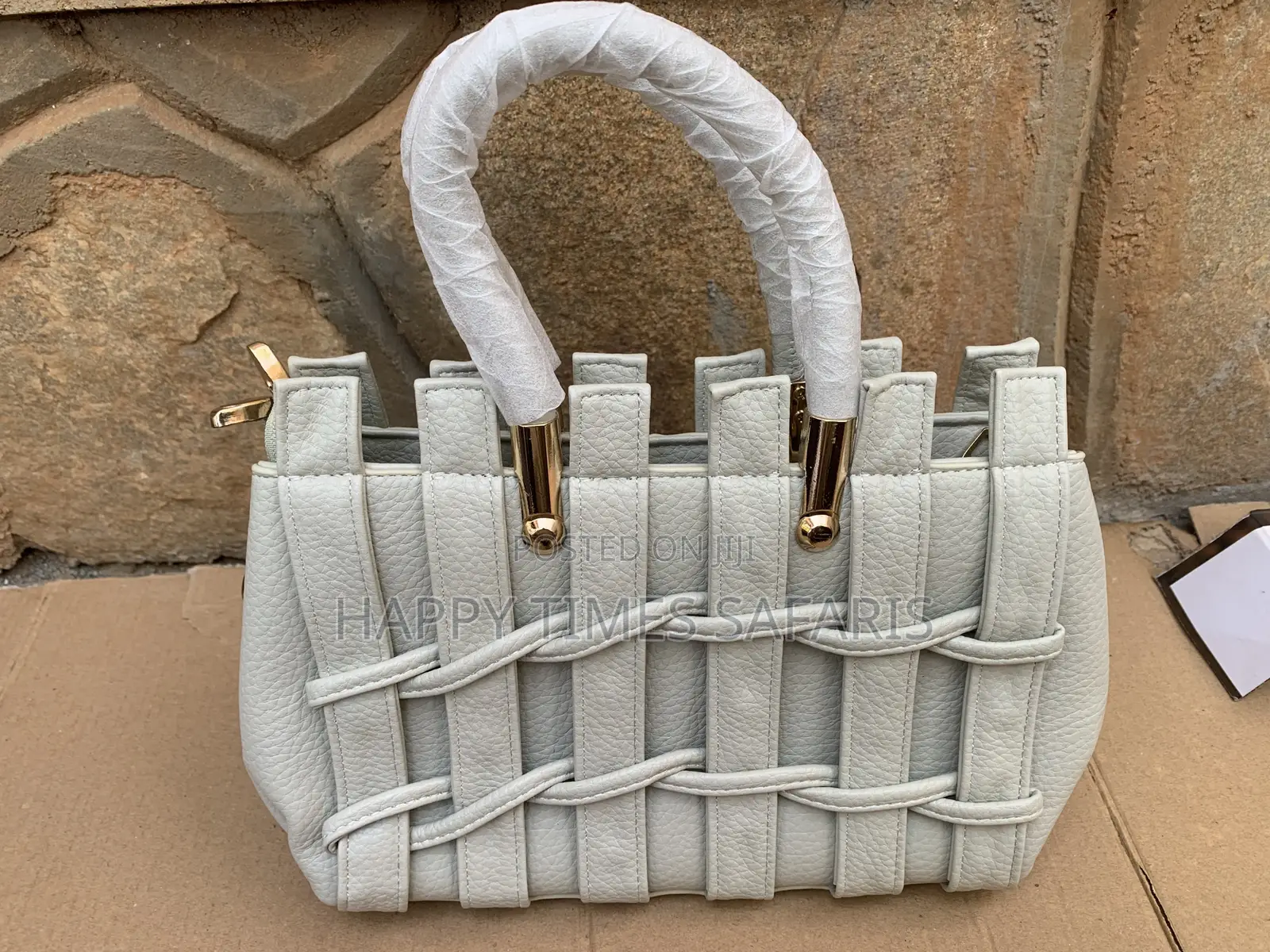 23 Lady Bags for Sell at Wholesale