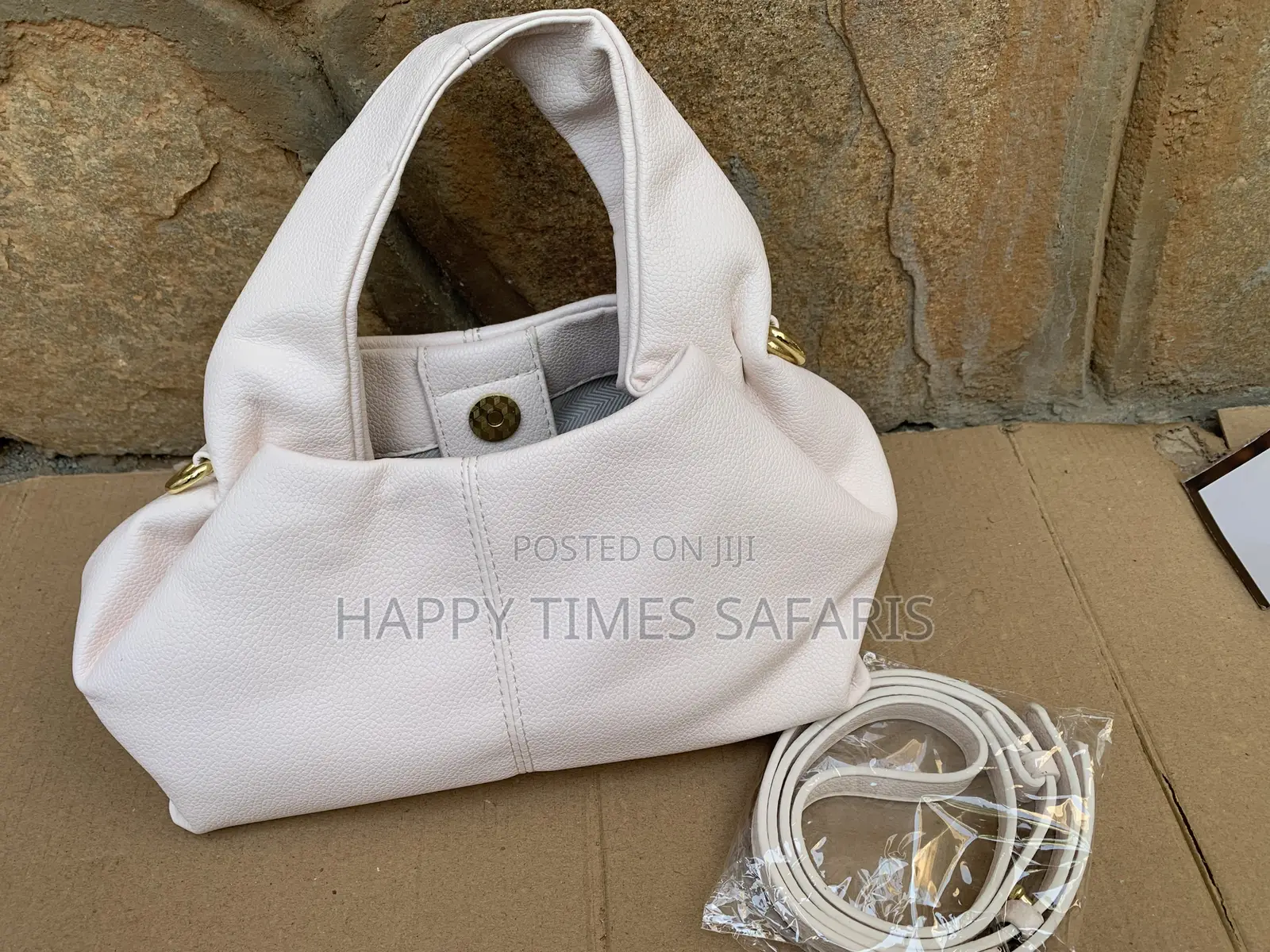 23 Lady Bags for Sell at Wholesale
