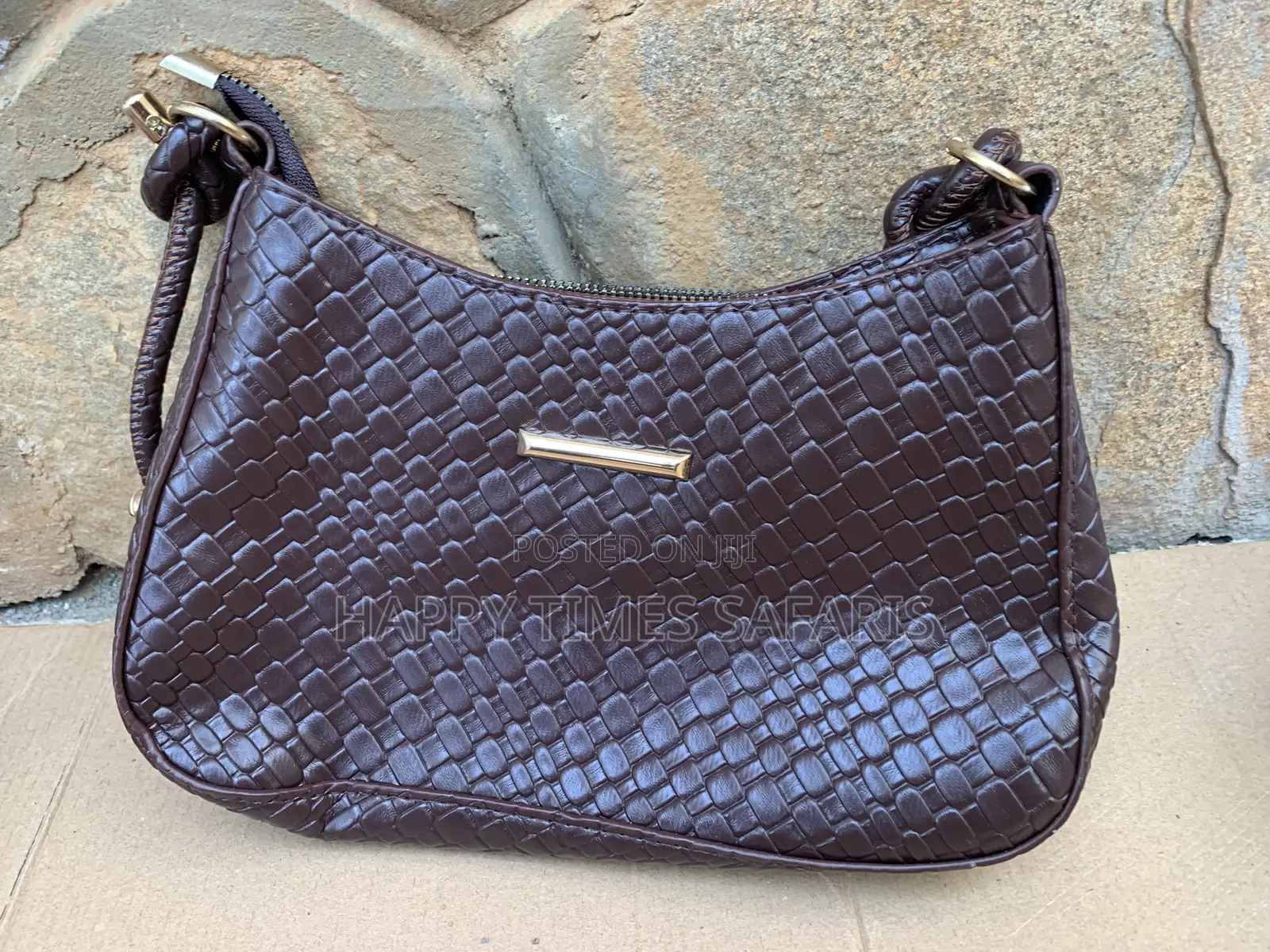 23 Lady Bags for Sell at Wholesale