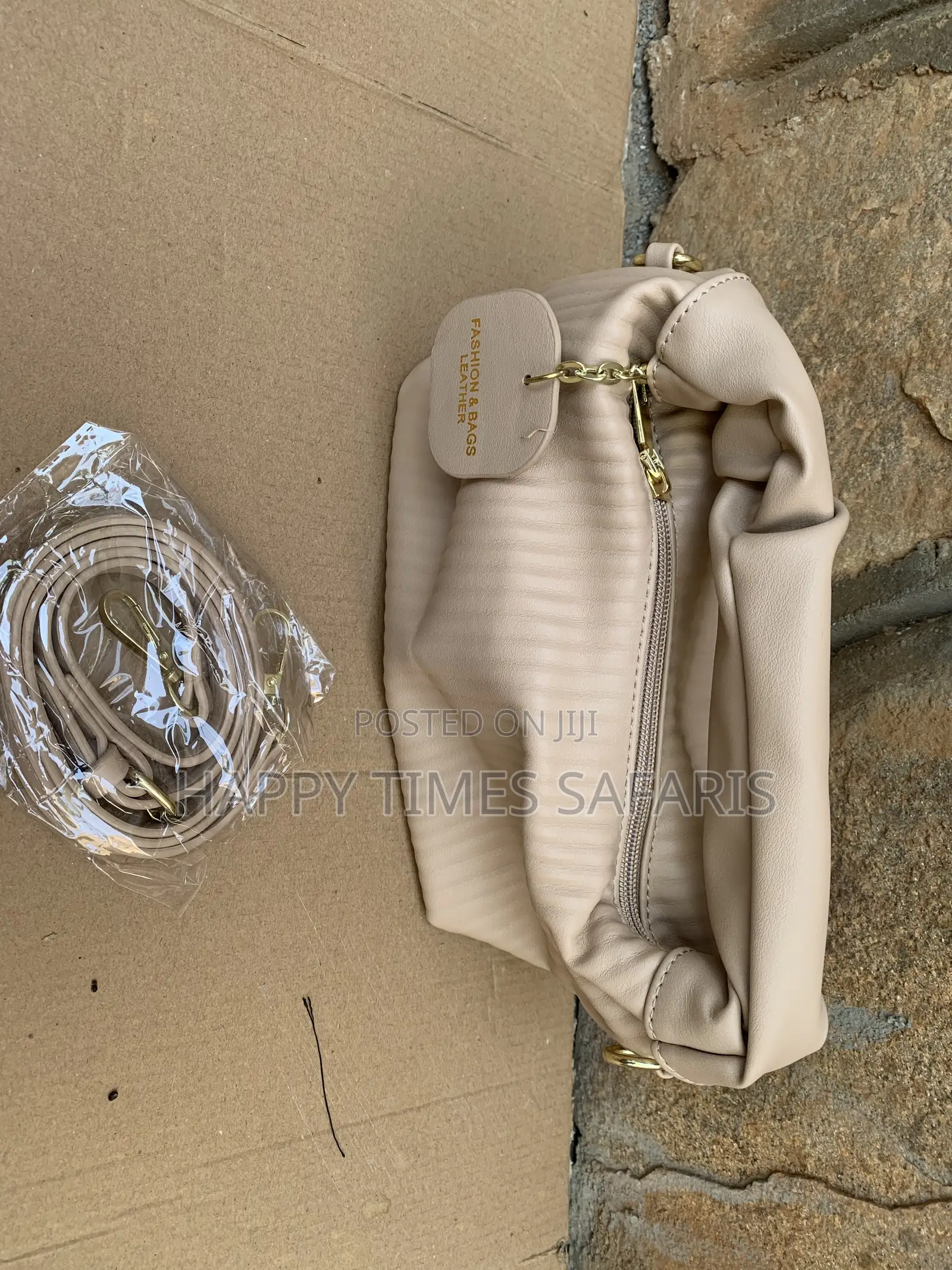 23 Lady Bags for Sell at Wholesale
