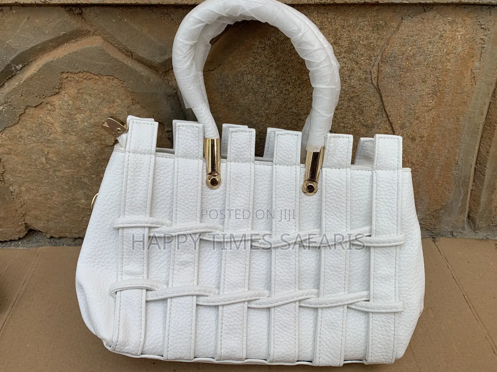 23 Lady Bags for Sell at Wholesale
