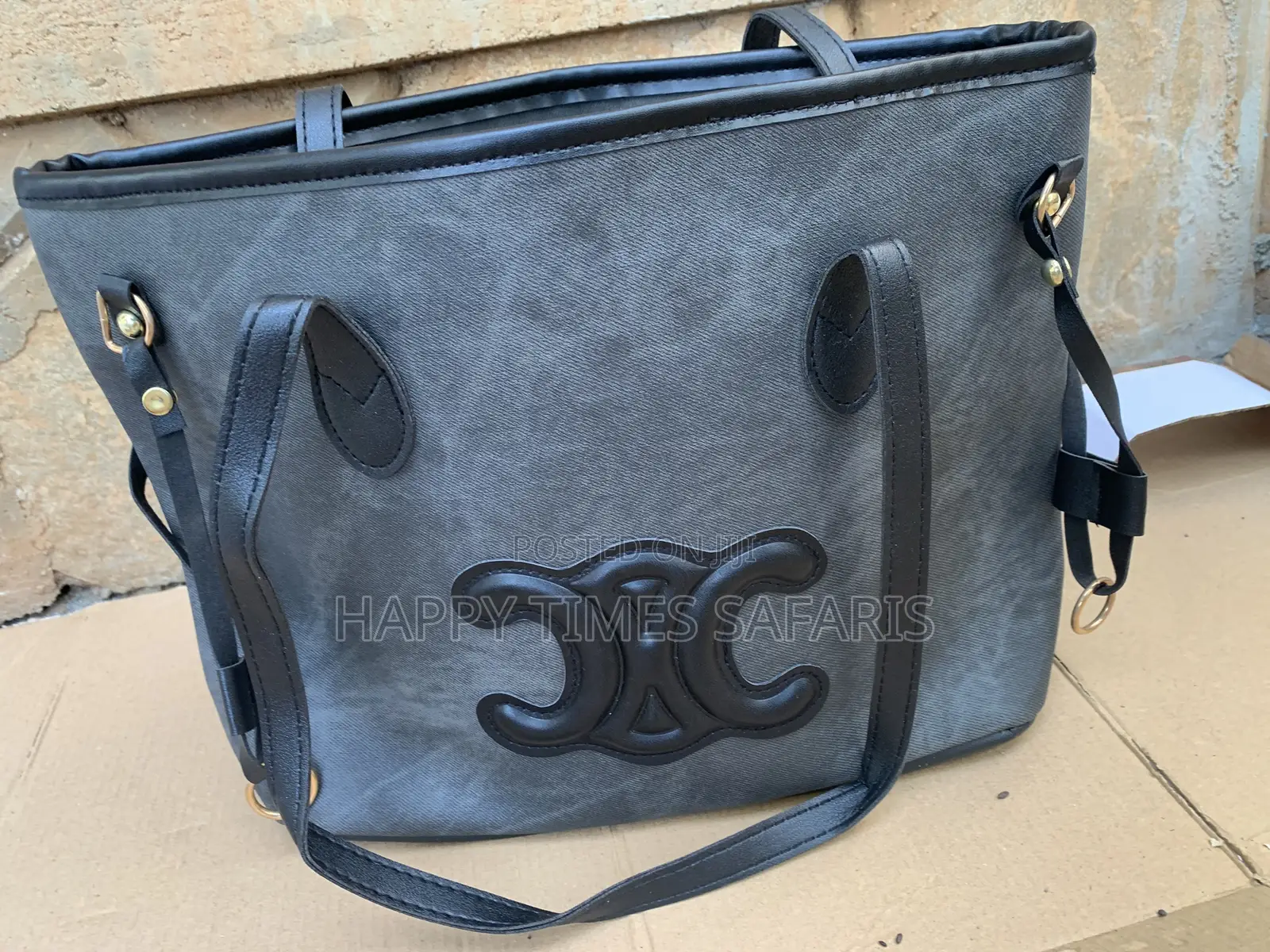 23 Lady Bags for Sell at Wholesale