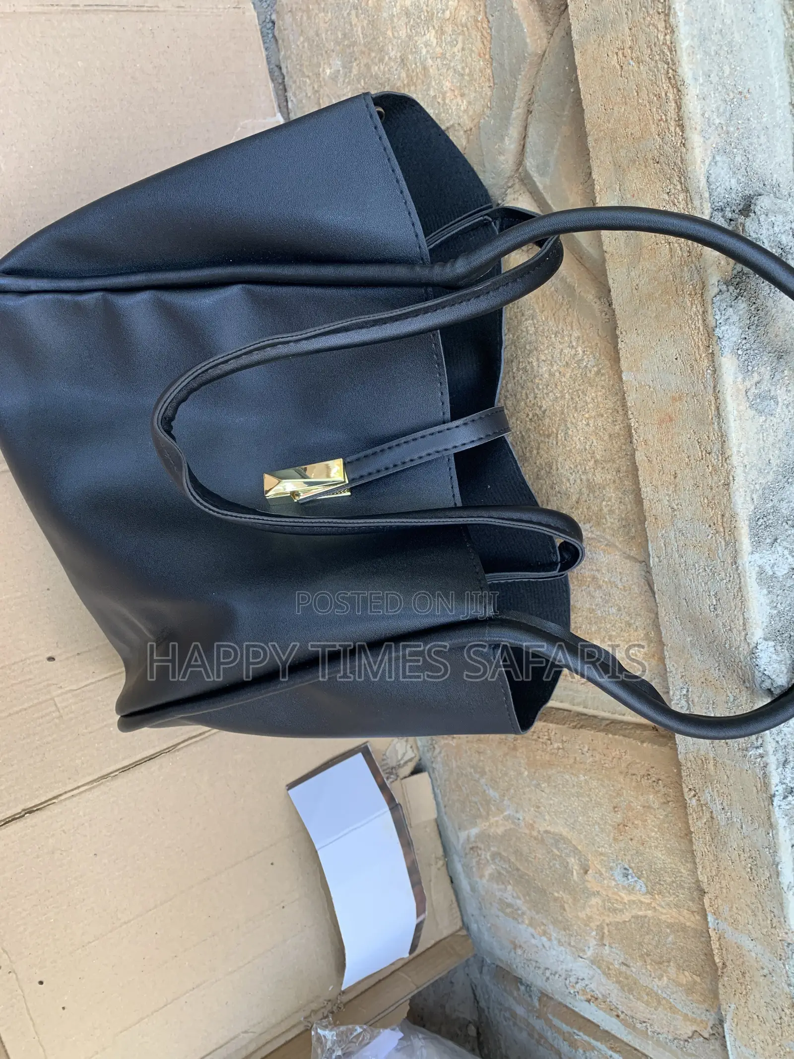 23 Lady Bags for Sell at Wholesale