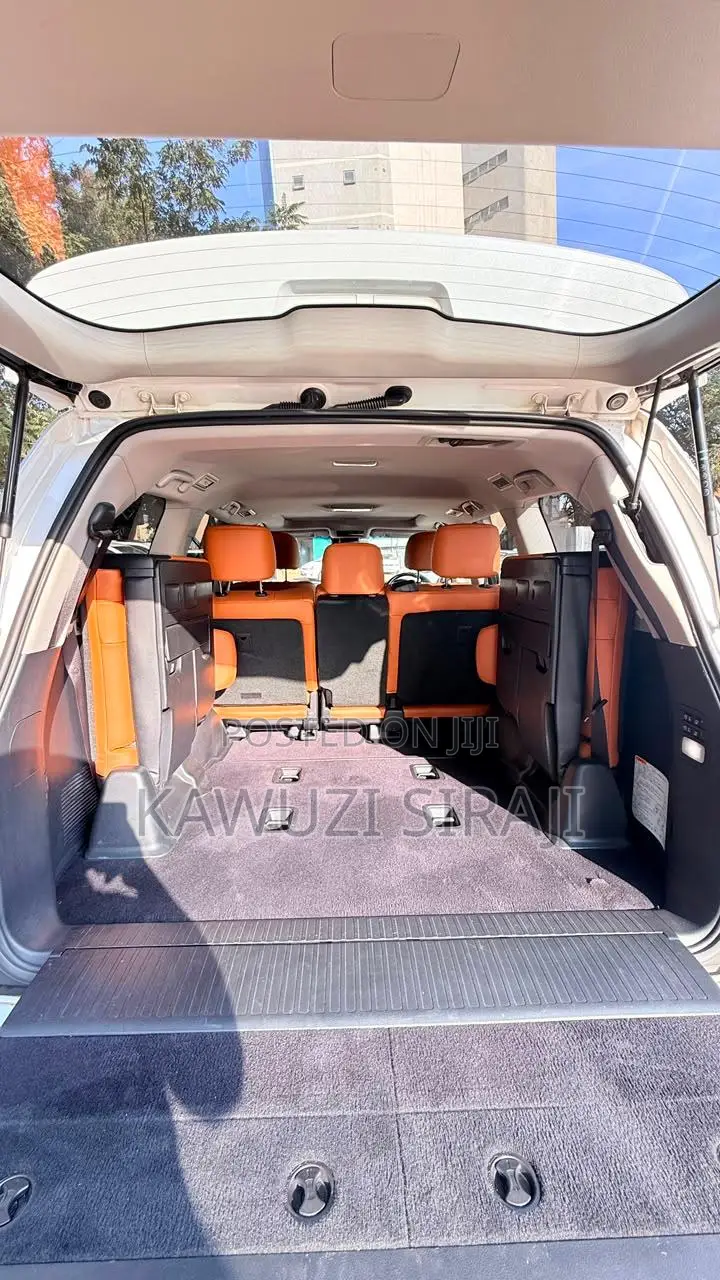 Lexus LX 2017 White