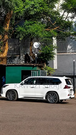 Lexus LX 2017 White