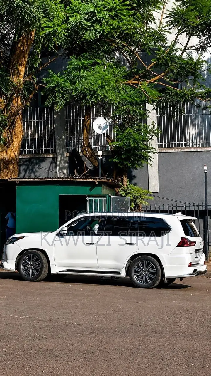 Lexus LX 2017 White