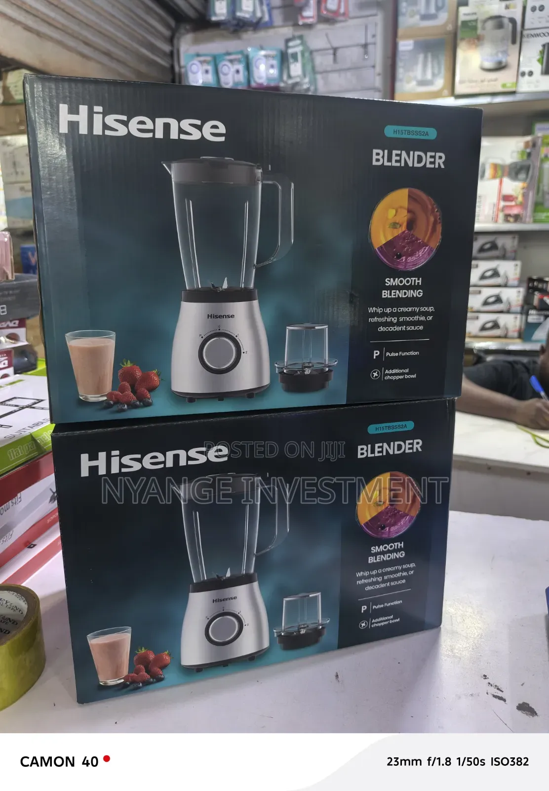 Hisense H15TBWES1A 2-in-1 Blender and Grinder With a 1.5-Liter Jug.