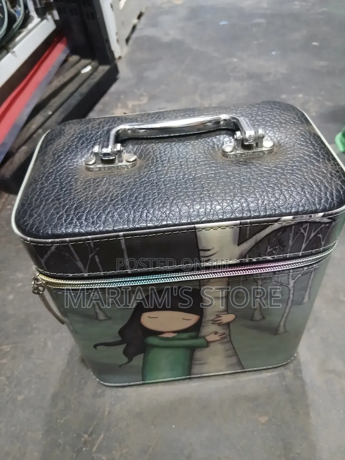 Portable Cosmetic Train Case
