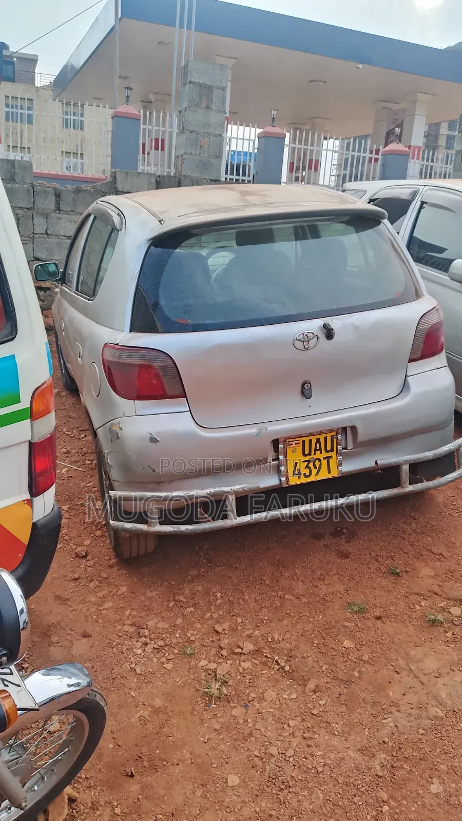 Toyota Vitz 2010 Silver