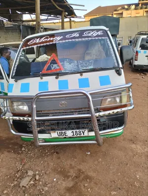 Toyota HiAce 2001 White