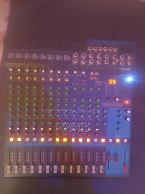 8 Channel Mixing Console Yamaha MG16XU Amp Mixer.