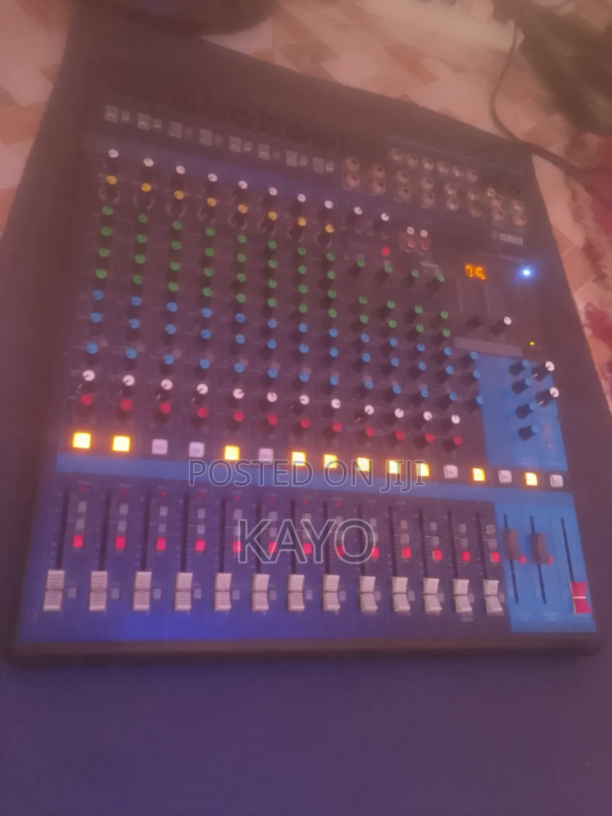 8 Channel Mixing Console Yamaha MG16XU Amp Mixer.