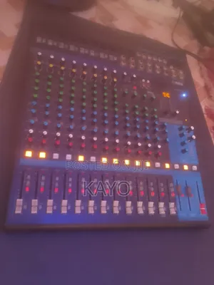8 Channel Mixing Console Yamaha MG16XU Amp Mixer.