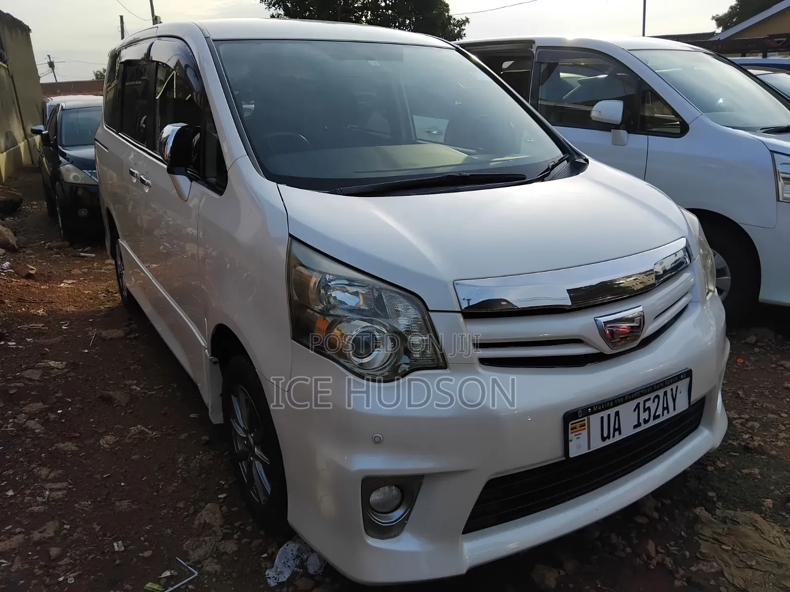 Toyota Noah 2012 Pearl