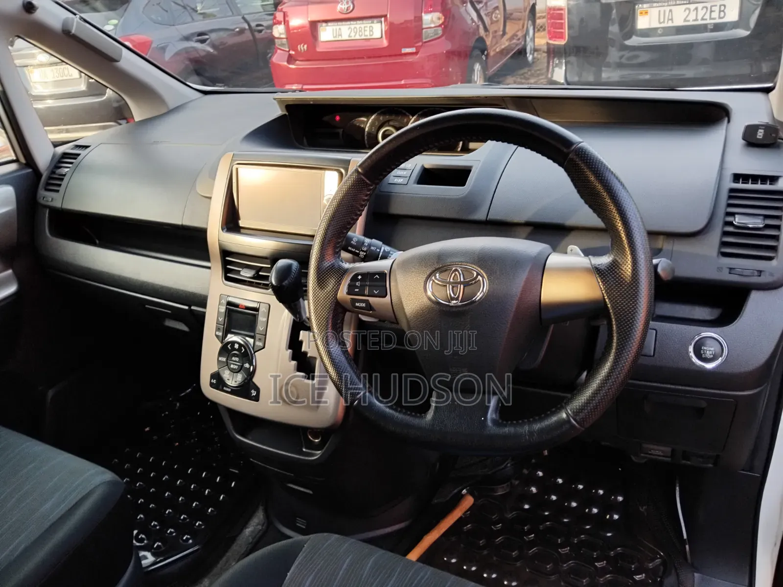 Toyota Noah 2012 Pearl