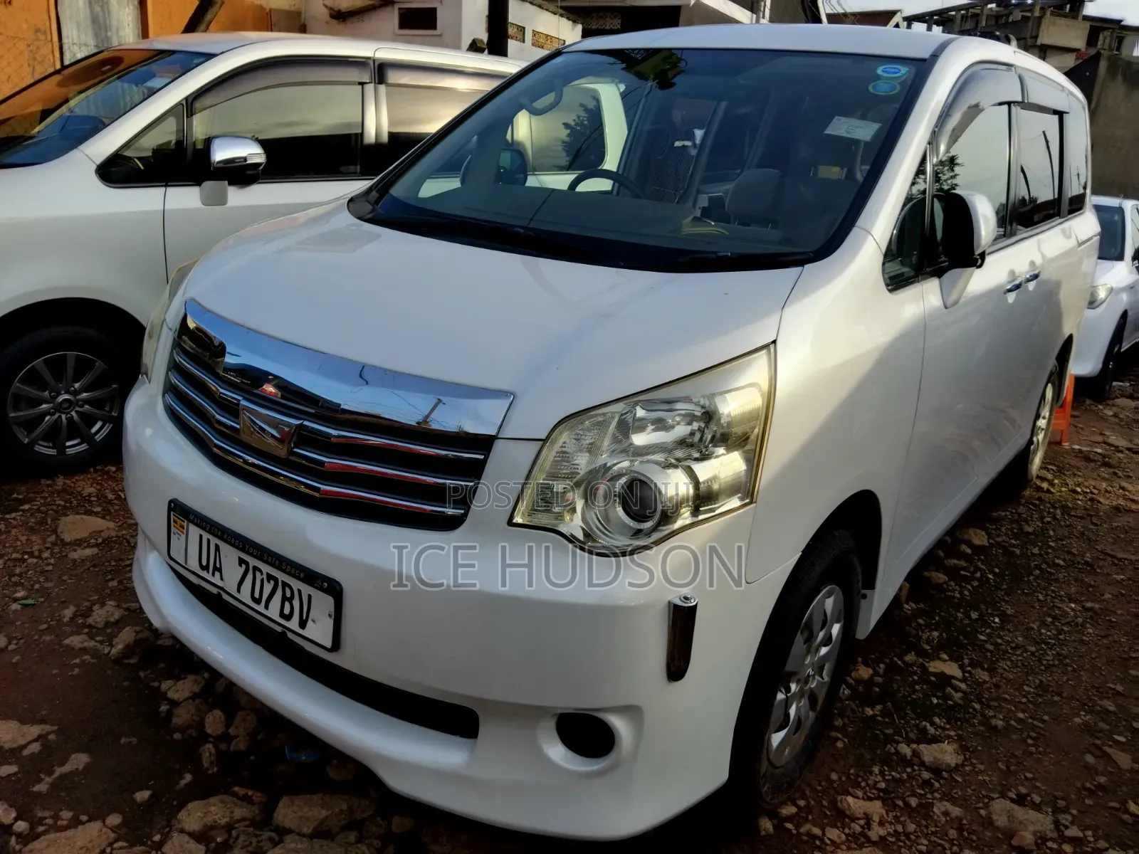 Toyota Noah 2011 Pearl