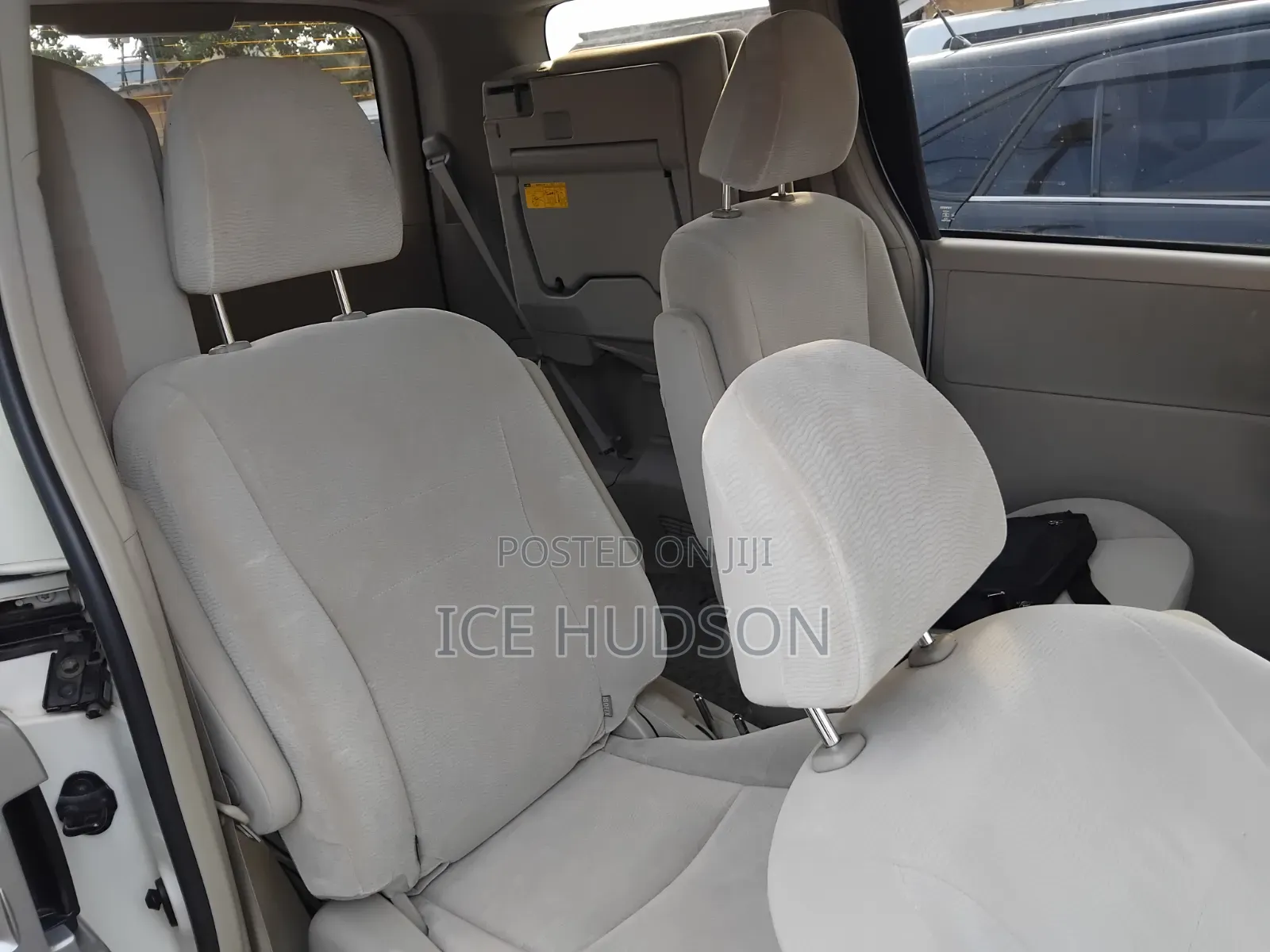 Toyota Noah 2011 Pearl