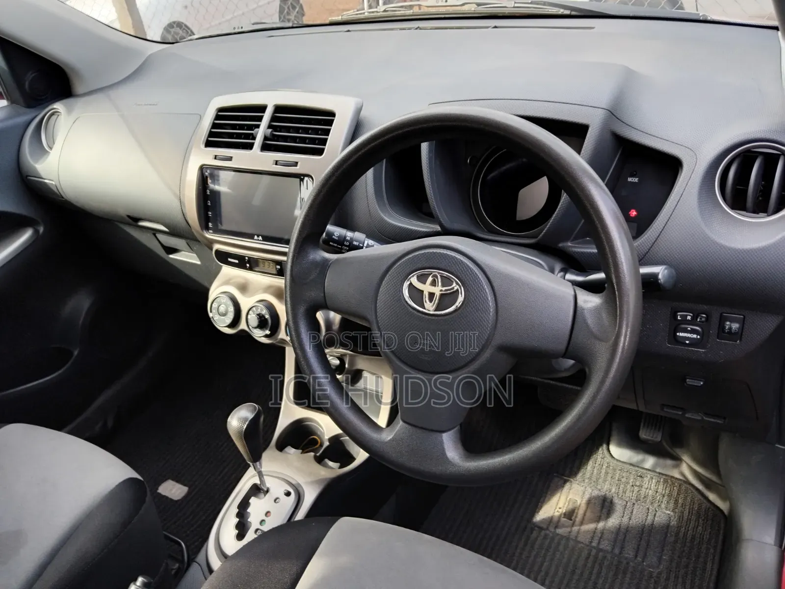Toyota IST 2011 Red