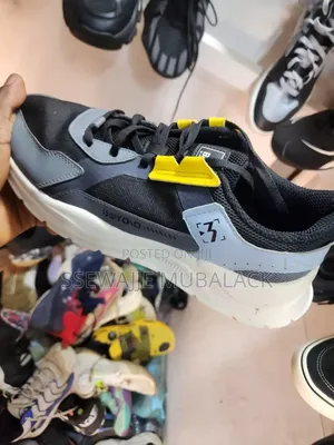 2nd Hand Ladies Sneakers or Cavanse