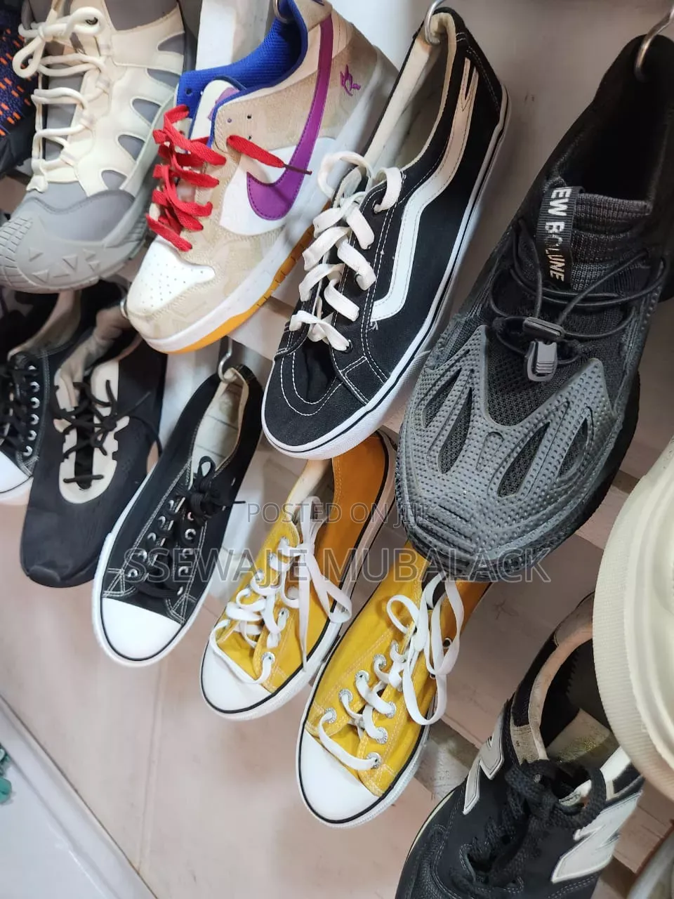 2nd Hand Ladies Sneakers or Cavanse