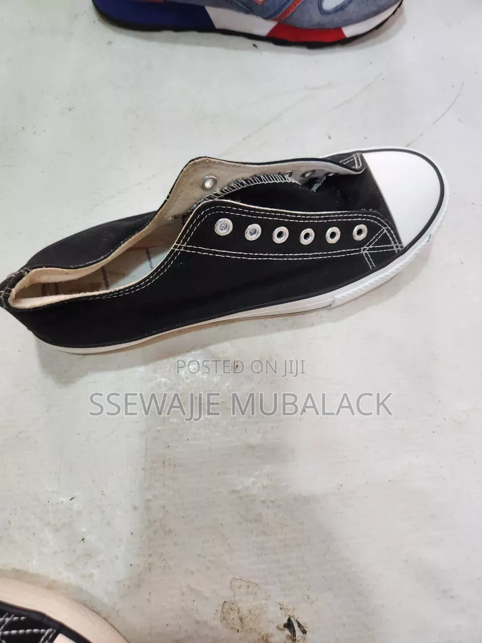 2nd Hand Ladies Sneakers or Cavanse