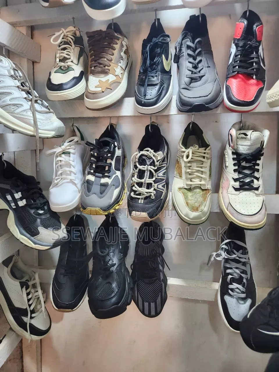 2nd Hand Ladies Sneakers or Cavanse