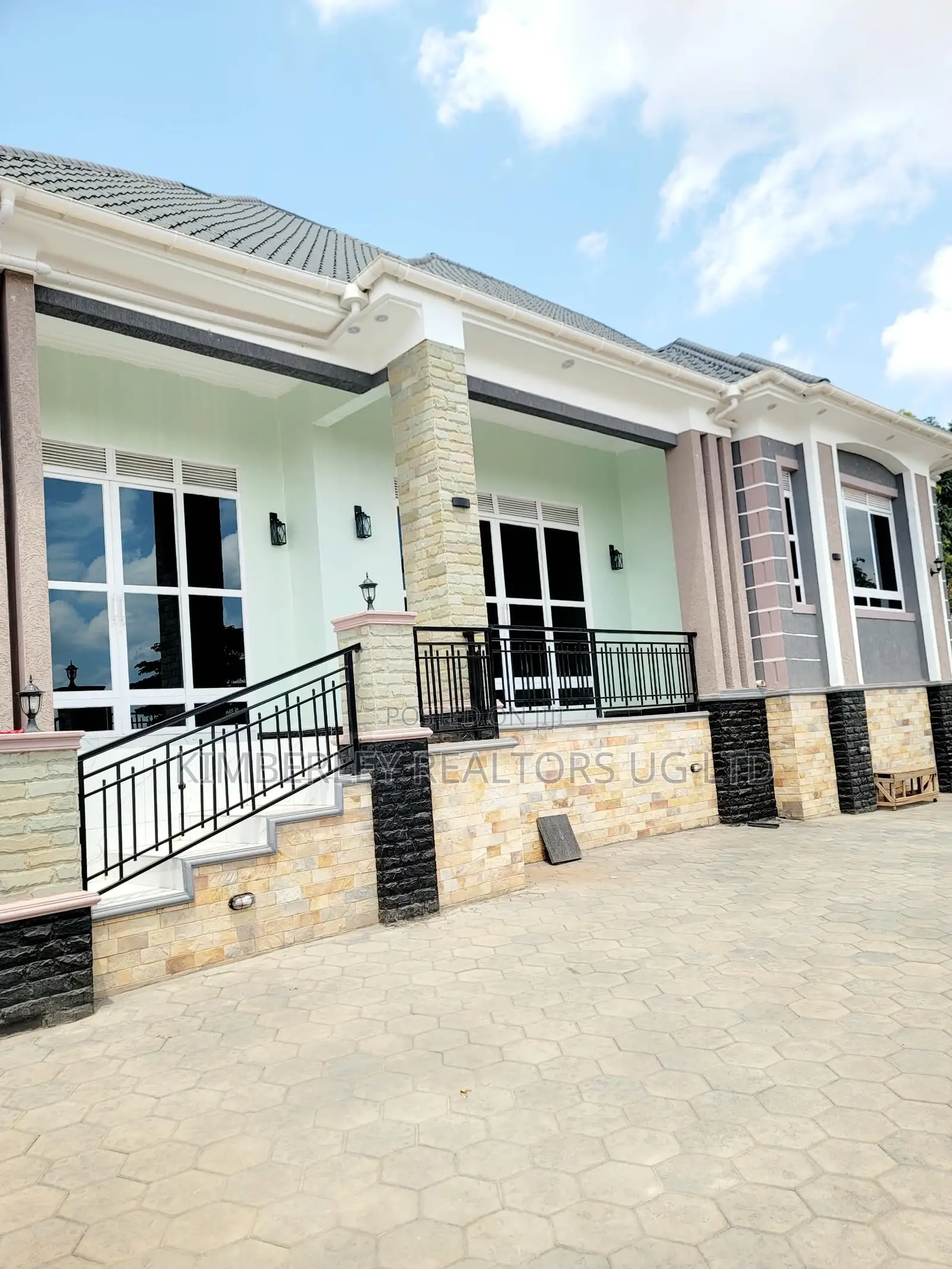 3bdrm House in Division A for sale