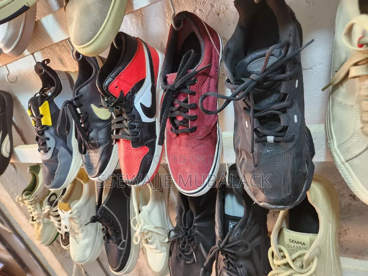 2nd Hand Ladies Sneakers or Cavanse
