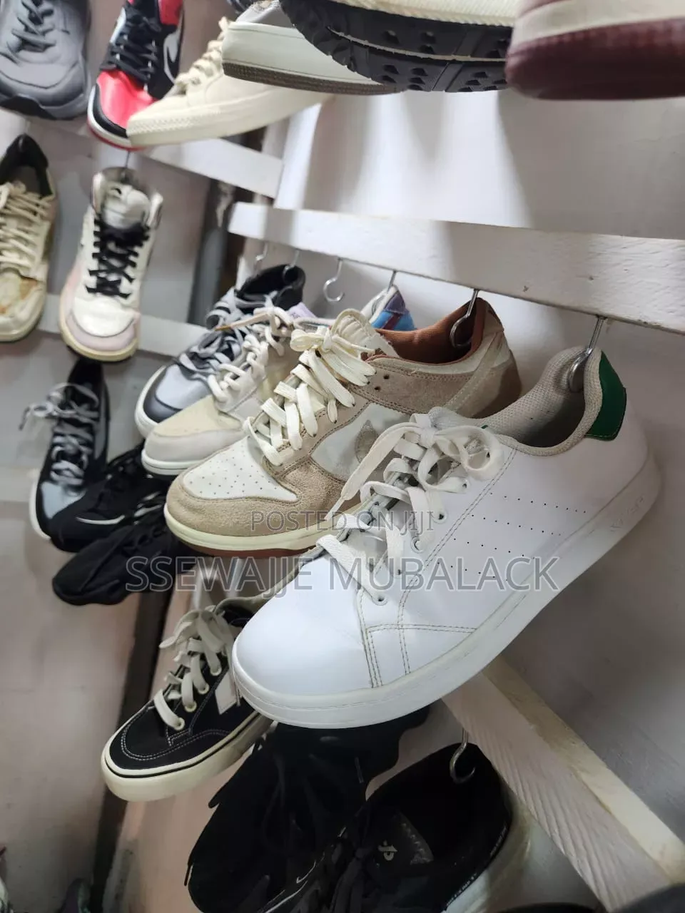 2nd Hand Ladies Sneakers or Cavanse