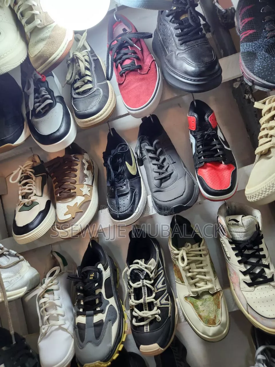 2nd Hand Ladies Sneakers or Cavanse