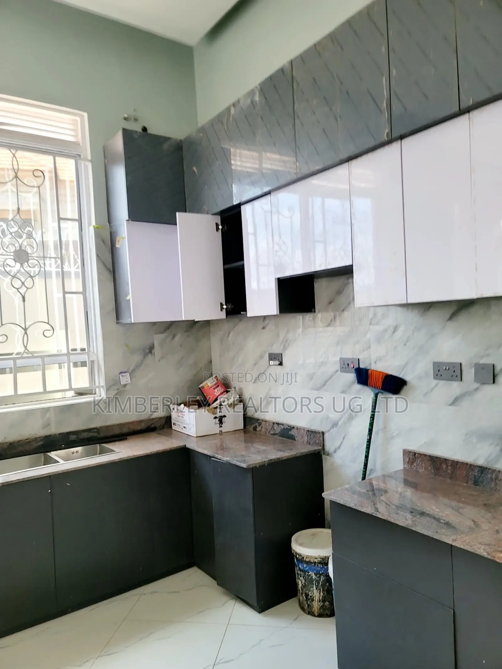 3bdrm House in Division A for sale