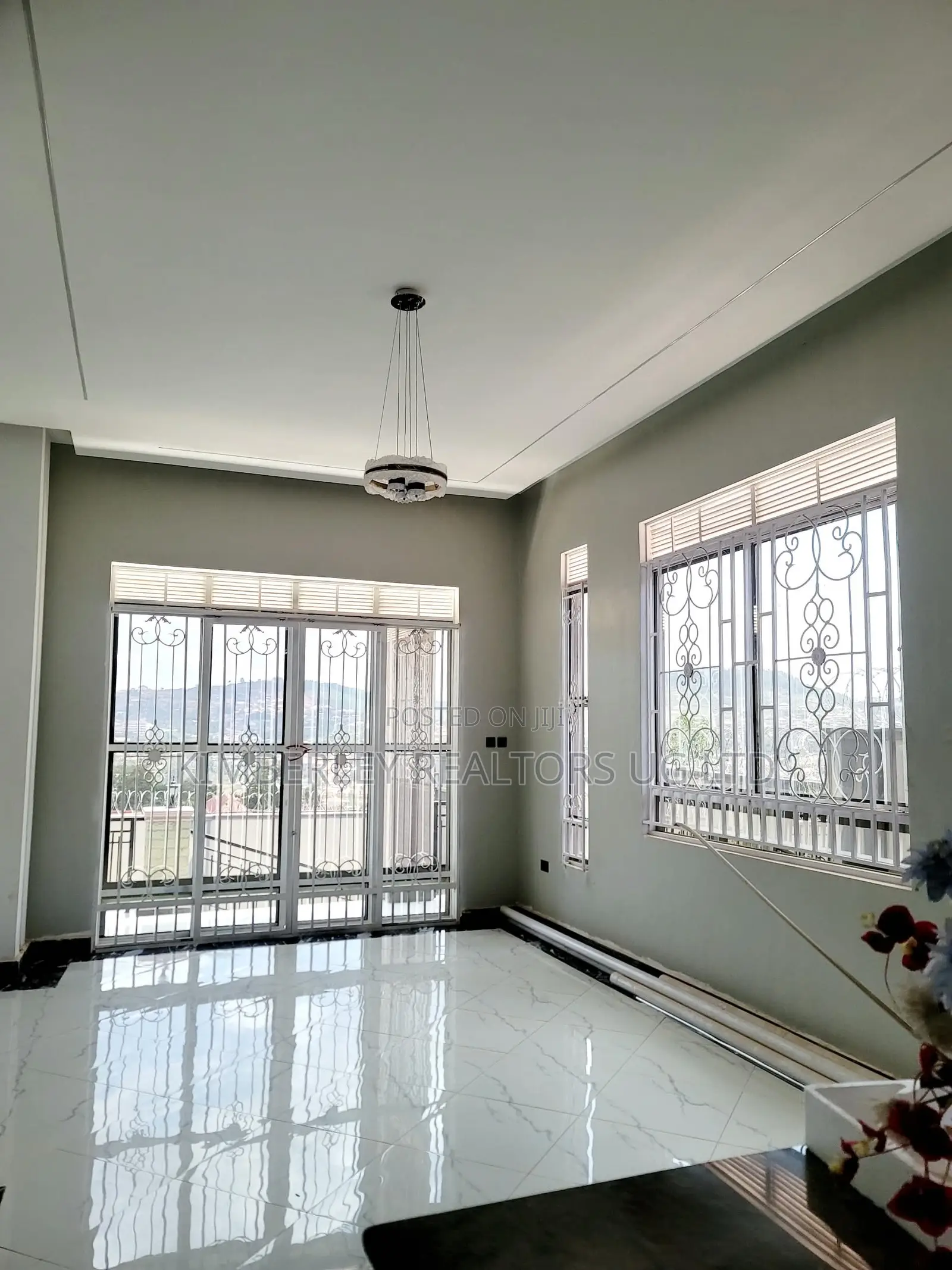 3bdrm House in Division A for sale