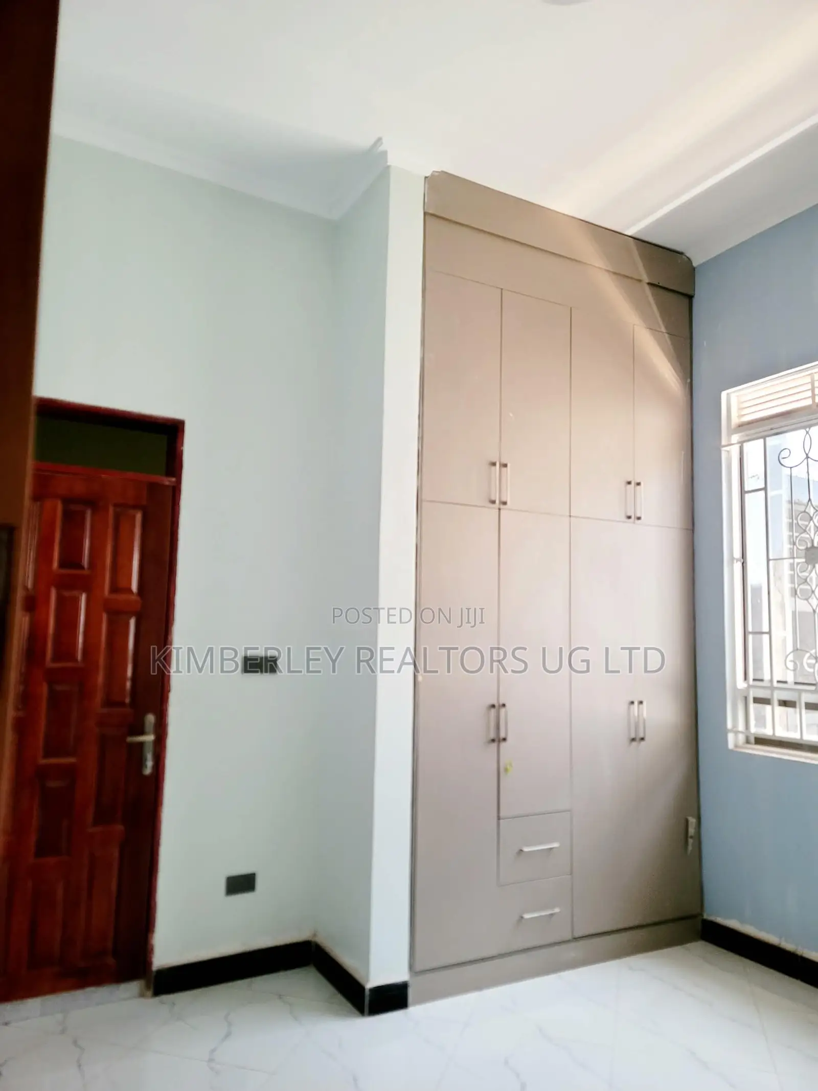 3bdrm House in Division A for sale