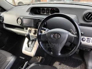 Toyota Corolla Rumion 2011 Silver